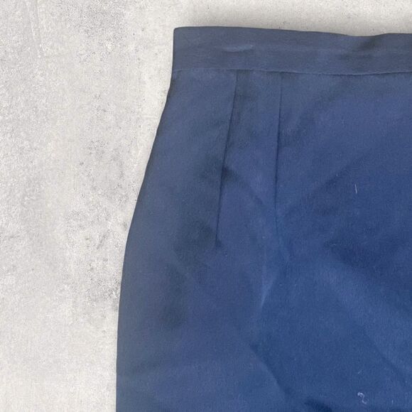Travis Ayers | EUC Vintage Women’s 100% Silk Navy Blue Pencil Skirt Size 2P - Picture 3 of 10